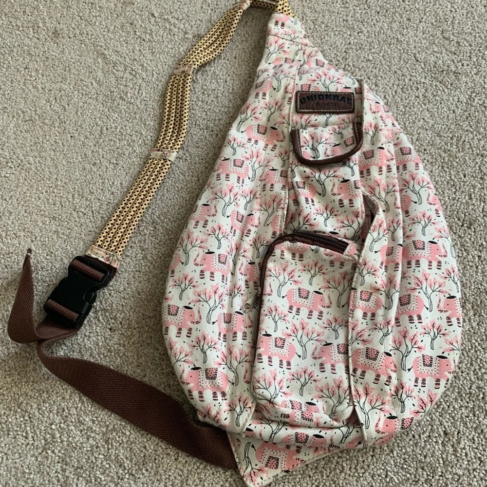 Union Bay strap sling bag adjustable braided rope strap ivory w pink elephants